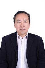 穿着西装笔挺的男子
描述已自动生成